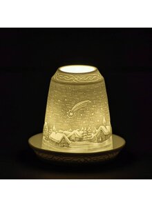 Auf diesem Bild sehen Sie das Produktbild für WINDLICHT PORZELLAN-GLOCKE STERNSCHNUPPE ÜBER WINTERDORF